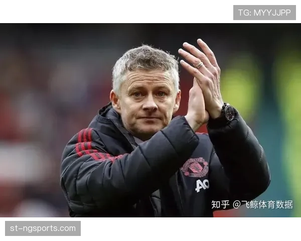 曼联重建进程混乱，战略缺失问题逐步反映在赛季表现与竞争格局中