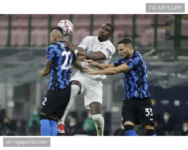 无意接触犯规判定：什么时候裁判会选择放行？