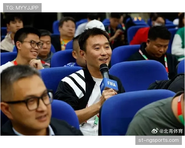 杨昊又换豪车了，这偶像派球星活成富二代模样了？